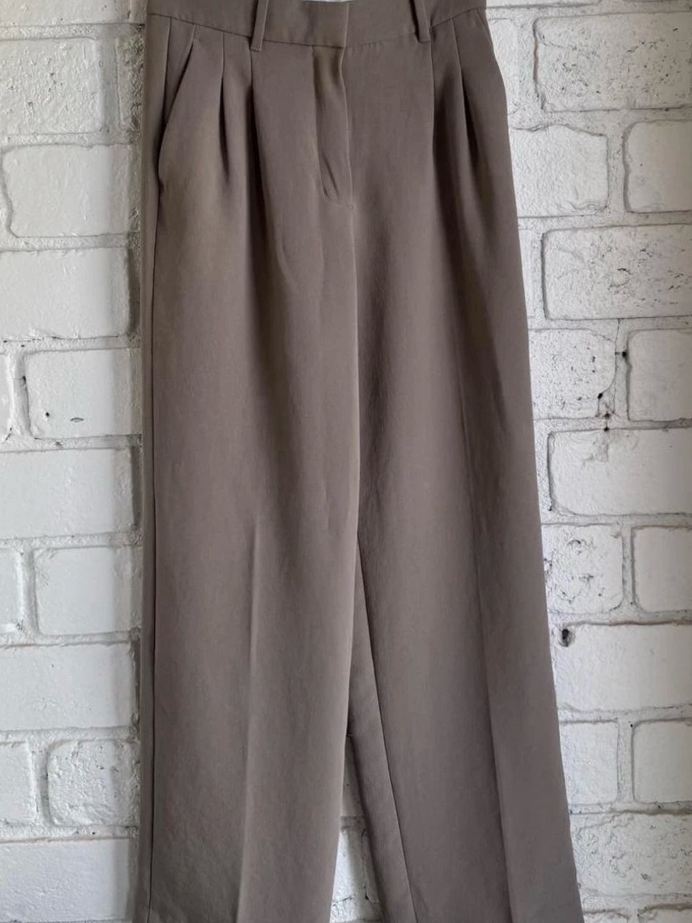 Aritzia Effortless Pants in Taupe - Tall